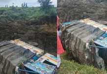 பக்தர்களை ஏற்றிச்சென்ற லாரி பள்ளத்தில் கவிழ்ந்து விபத்து – 8 பேர் பலி