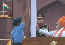 79-வது சுதந்திர தினம்: டெல்லி செங்கோட்டையில் தேசியக் கொடி ஏற்றினார் பிரதமர் மோடி