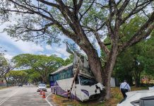 செர்டாங் UPM அருகே பள்ளி மாணவர்கள் பயணித்த பேருந்து விபத்தில் சிக்கியது