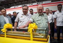 Agong berkenan rasmi, pandu ETS3 dari Kuala Lumpur ke Kluang
