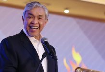 சிங்கப்பூர் தேசிய தின அணிவகுப்பில் மலேசியாவை பிரதிநிதித்து ஜாஹிட் கலந்து கொள்கிறார்.