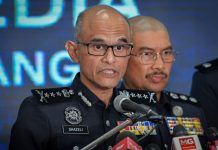 கம்போங் சுங்கை லோங்: காவல்துறை சோதனையின் போது, RM100,000 திருட்டு!