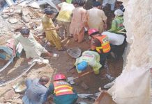 இடிந்து விழுந்த டியூசன் சென்டர் மேற்கூரை.. 2 ஆசிரியர்கள், 5 மாணவர்கள் உள்ளே சிக்கி பலி