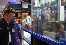 ஜோகூரிலுள்ள ஒரு வணிக வளாகத்தில் சுமார் ஈராயிரம் மின் சிகரெட் சாதனங்கள் பறிமுதல்