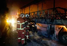Bas ekspres terbakar