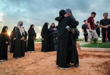 பல்கலைக்கழக குடியிருப்பில் இருந்து விழுந்த UM மாணவரின் இறுதி சடங்கிற்கு வர முடியாமல் தவித்த பெற்றோர்