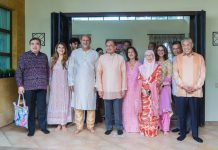 தீபாவளியை முன்னிட்டு இலக்கியவியல் அமைச்சர் கோபிந்த் இல்லத்திற்கு சென்ற பிரதமர் தம்பதியினரும் மூத்த தலைவர்களும்