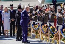 டிரம்பிற்கு வழங்கப்பட்ட வரவேற்பு மிகையானது என பாஸ் குற்றச்சாட்டு