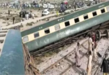 பாகிஸ்தானில் தண்டவாளம் அருகே குண்டுவெடிப்பு – எக்ஸ்பிரஸ் ரெயில் தடம்புரண்டதால் பரபரப்பு