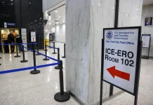 அமெரிக்காவில் ஆயிரக்கணக்கான இந்தியர்கள் வேலையிழக்கும் அபாயம்