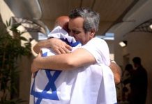 ஹமாஸ் பிடியிலிருந்த 20 இஸ்ரேலியப் பிணையாளிகள் விடுவிப்பு: ஈராண்டுப் போர் முடிவுக்கு வழிவகுக்கும் சமரச ஒப்பந்தம்