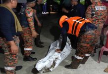 மட்டி மீன்களைத் தேடிச் சென்றபோது ஆற்றில் விழுந்து ஒருவர் நீரில் மூழ்கி உயிரிழந்தார்