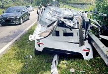 மூன்று கார்கள் மோதிக் கொண்ட விபத்தில் தம்பதி பலி: குழந்தை காயம்