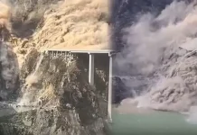 சீனாவில் புதிதாக திறக்கப்பட்ட பாலம் நிலச்சரிவால் இடிந்து விழுந்தது