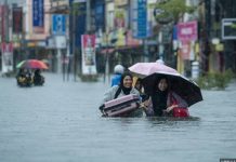 மலேசியாவில் வெள்ளப் பாதிப்பு தீவிரம்: 8 மாநிலங்களில் கிட்டத்தட்ட 25,000 மலேசியர்கள் இடம்பெயர்வு – கிளாந்தானில் 9,500-க்கும் மேற்பட்டோர் தஞ்சம், சாலைகள் மூடல்!