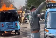 குறைவான மைலேஜ் கொடுத்ததால் விரக்தி: ஷோரூம் வாசலில் மின்சார ஆட்டோவை தீ வைத்து கொளுத்திய நபர்