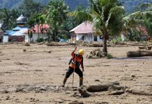 சுமத்ரா வெள்ளத்தில் ஆதிக்கப்பட்ட மூன்று மலேசியர்கள் பாதுகாப்பாக மீட்பு; இருவரை இன்னும் தொடர்பு கொள்ள முடியவில்லை