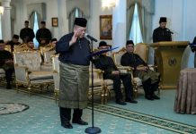 பெர்லிஸ் மாநிலத்தின் புதிய மந்திரி பெசாராக அபு பக்கர் ஹம்சா பதவியேற்பு!