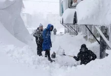ரஷியாவில் வரலாறு காணாத பனிப்பொழிவு- இயல்பு வாழ்க்கை பாதிப்பு