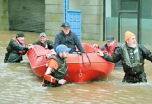 இங்கிலாந்தை உலுக்கும் ‘சந்திரா’ புயல்.. 10 ஆயிரம் வீடுகள் இருளில் மூழ்கின