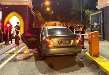 இஸ்தானா நெகாரா தடுப்புச் சுவரில் மோதிய 21 வயது இளைஞர் கைது