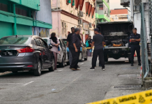 தாயாரால் மறந்து காரில் விடப்பட்ட 2 வயது குழந்தை வெப்பக் களைப்பால் உயிரிழந்த துயரம்