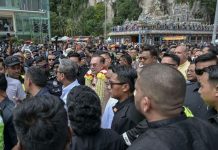 Datuk Seri Anwar Ibrahim mengadakan lawatan ke Batu Caves