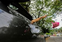 பொது இடத்தில் குப்பை போட்ட 3 சிங்கப்பூரர்களுக்கு அபராதம்!