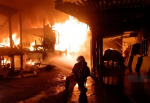 கோலா திரெங்கானுவில் மூன்று வீடுகள் தீக்கிரை – 2 மாதக் குழந்தை உட்பட 9 பேர் உயிர் தப்பினர்!