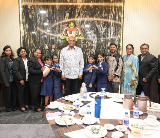 உலக அரங்கில் மின்னும் கின்ராரா தோட்டத் தமிழ்ப்பள்ளி மாணவர்கள்: நேரில் அழைத்து பாராட்டிய அமைச்சர் ரமணன்