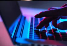 ஆபாச வீடியோ தேடியவருக்கு அதிர்ச்சி.. தனது காதலியுடன் இருந்த வீடியோவை Live stream-இல் பார்த்தும் குபீர்