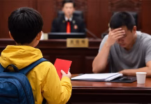 அப்பா மீது வழக்கு தொடர்ந்த 10 வயது மகன் – கோர்ட்டு அதிரடி தீர்ப்பு