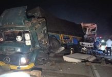 பிளஸ் நெடுஞ்சாலையில் விரைவுப் பேருந்து – லோரிகள் மோதல்; 31 பேர் பாதிப்பு!