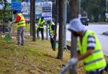 6 மாநிலங்களைச் சேர்ந்த 78 பேர் குப்பைகளை வீசியதற்காக சமூக சேவை உத்தரவுகளை நிறைவேற்றினர்