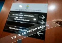 நீதிமன்ற குற்றச்சாட்டிற்குப் பிறகு ஃபஹ்மி ஜைனோல் பினாங்கு முன்னாள் உறுப்பினர் பதவியிலிருந்து நீக்கப்பட்டார்