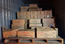 கிள்ளானில் RM400,000க்கும் அதிகமான மதிப்புள்ள சட்டவிரோத பட்டாசுகள் பறிமுதல்