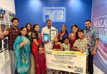 பாரம்பரிய ஆடையில் கினபாலு மலையேறிய முதல் மலேசிய இந்தியர் நவீந்திரன் கிருஷ்ணன் சாதனை புத்தகத்தில் இடம் பிடித்தார்