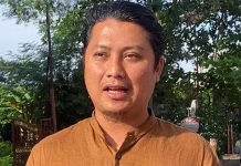 சமூக ஆர்வலர் தமீம் தாஹ்ரி அப்துல் ரசாக், தற்போது சவுதி அரேபியாவில் இருப்பதால் வழக்கு மே 17 ஆம் தேதிக்கு ஒத்திவைப்பு