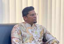 டிக்டாக் நேரலையில் இனவெறி கருத்துகள்: ஜம்ரி வினோத்தை விசாரணைக்கு அழைக்கிறது போலீஸ்!