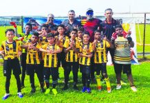 பேராக் பிளேக் பேந்தர் காற்பந்து கிளப்பிற்கு புதிய ஜெர்சிகள் டத்தோ கோபால்- டத்தின் கிஷாலினி தம்பதியினர் வழங்கினர்