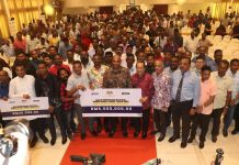 மலேசிய இந்து ஆலயங்களுக்கு ‘தர்ம மாடானி’ திட்டம்; 300 இந்து ஆலயங்களுக்கு தலா 20,000 ரிங்கிட் -இரமணனிடம் ஒப்படைப்பு