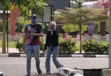 முன்னாள் விரைவுப் பேருந்து ஓட்டுநர் ஒருவரும், அவரது காதலி என நம்பப்படும் ஒரு பெண்ணும் கைது