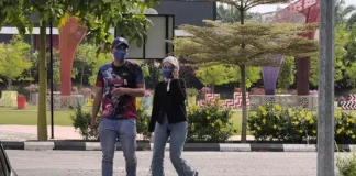 முன்னாள் விரைவுப் பேருந்து ஓட்டுநர் ஒருவரும், அவரது காதலி என நம்பப்படும் ஒரு பெண்ணும் கைது