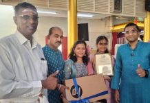 1நிமிடம் 18 விநாடிகளில் 300 இலக்கங்களை ஒப்புவித்து மலேசிய சாதனைப் புத்தகத்தில் இடம் பிடித்த மாணவி