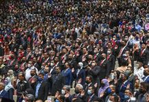 அலுவலகத்திலிருந்து 8 கி.மீ.க்கு மேல் தொலைவில் வசிக்கும் அரசு ஊழியர்கள் 3 நாட்கள் வீட்டிலிருந்து வேலை செய்யலாம்