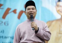 கட்சியையும் அரசையும் விமர்சிப்பதாக இன்னும் சிறப்பாகச் செயல்பட வேண்டும் என்பதற்காகவே என்கிறார் ரஃபிஸி