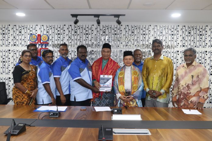 ஆசிரியர்