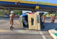 Ambulans bertembung dengan SUV