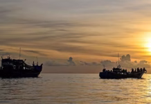 அந்தமான் கடலில் படகு கவிழ்ந்து 250 பேர் மாயம்