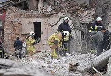 உக்ரைன் மீது பல மணிநேரம் ராக்கெட், டிரோன் கொண்டு ரஷியா தாக்குதல்; 16 பேர் பலி …